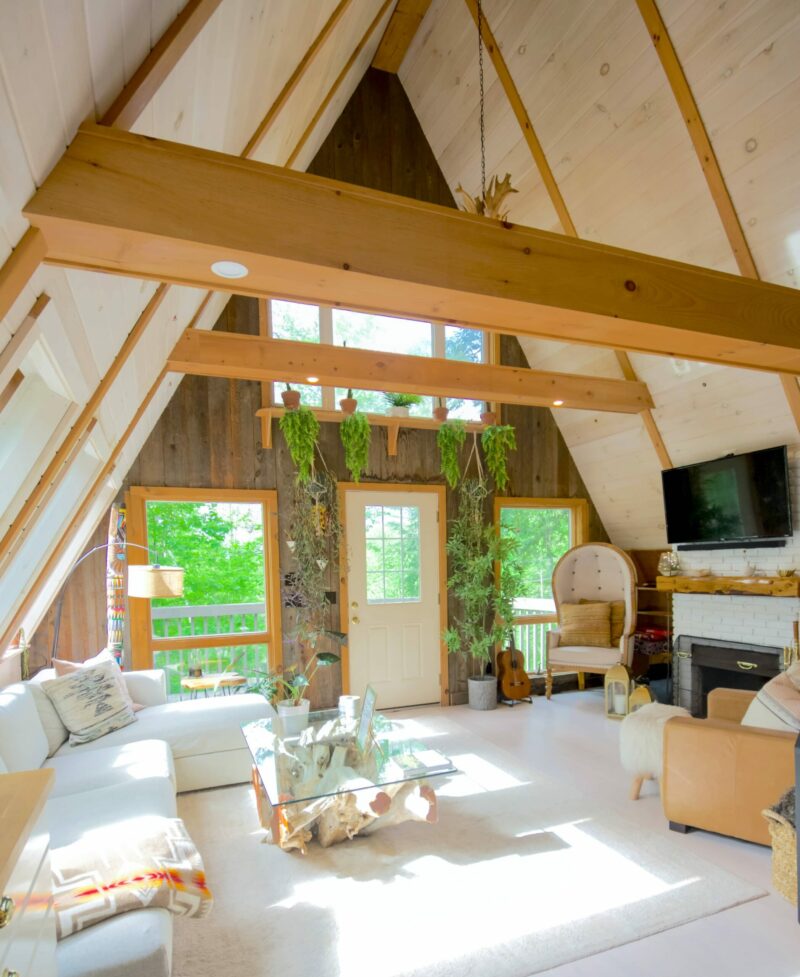 Open concept living room with vaulted ceilings Vaulted ceilings in beautiful living room